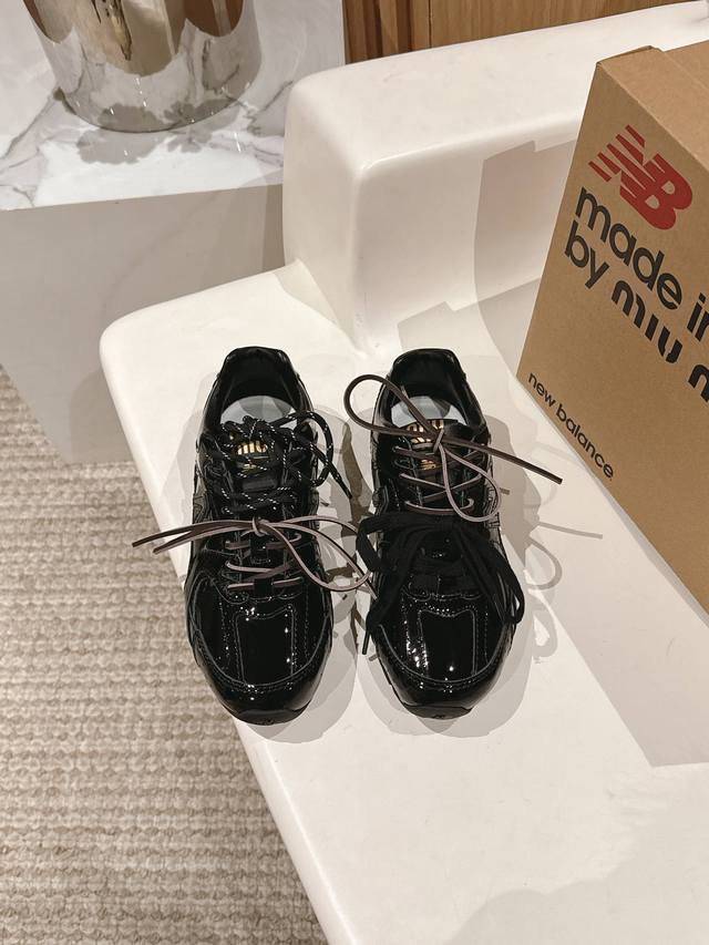 Miumiu Miu Miu X New Balance co-branded sneakers A closer look before the early
