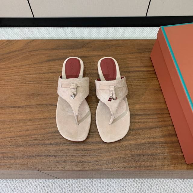 G131 What you see is what you get Loro Piana flip-flops Lp Italian top cashmere