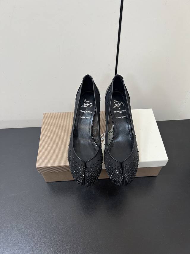 High heel! Cl x Mm6 Maison Margiela 25 new split-toe red-soled high heels Patent