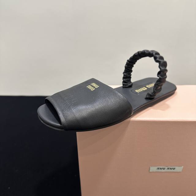 2025Ss Miumiu Spring and Summer New Slippers Full of holiday style, simple and r