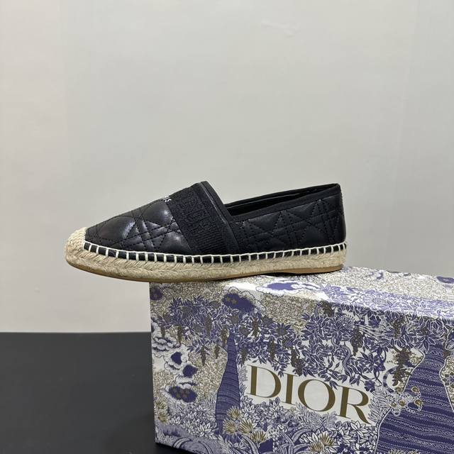 Dior fisherman shoes, a must-have for fashion! My dears, Dior fisherman shoes ar