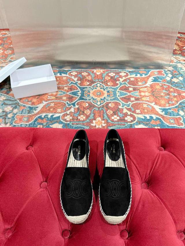 Celine's new style fisherman shoes for early spring are simple, stylish and time