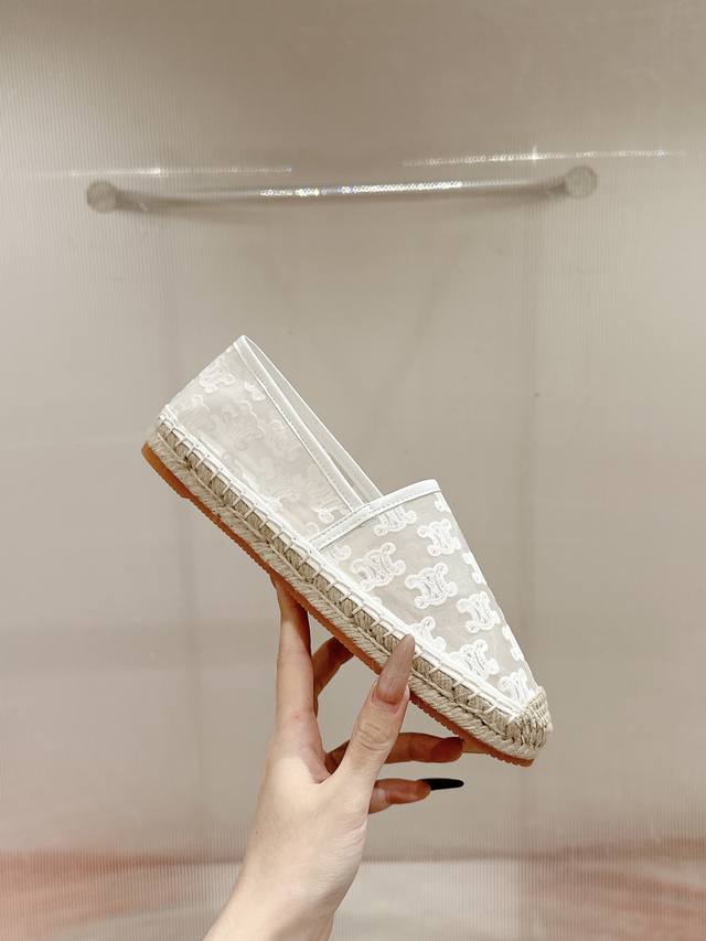 Celine's new style mesh fisherman shoes for early spring are simple, stylish and