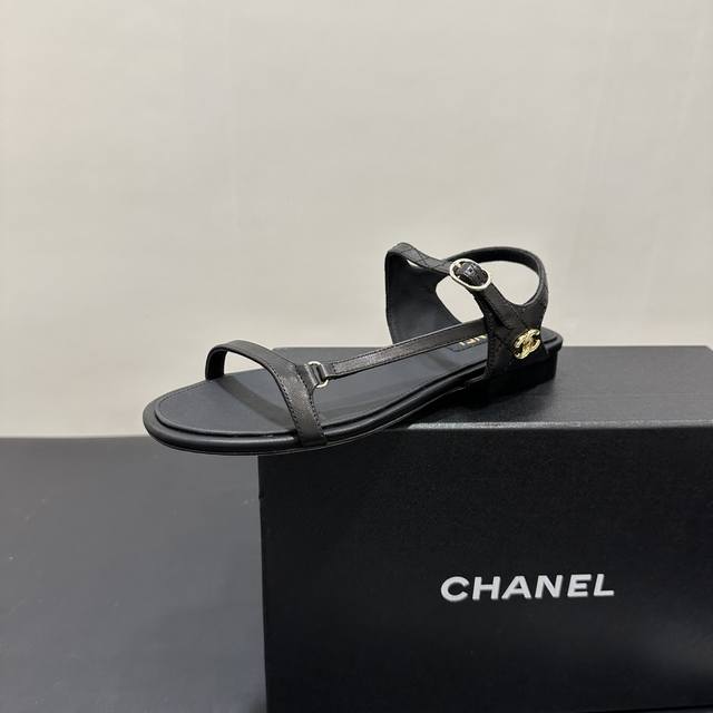 2025Ss summer fashion secrets are here! Chanel Chanel style one-strap flat sanda