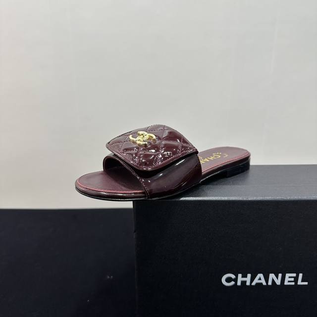 Chanel 2025 S Early Spring New Chanel Flap Flat Slippers, the perfect combinatio