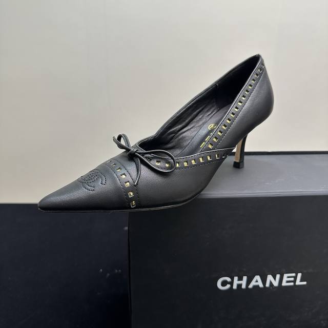 Chanel Chanel style pointed high heels are the eternal god in the fashion circle