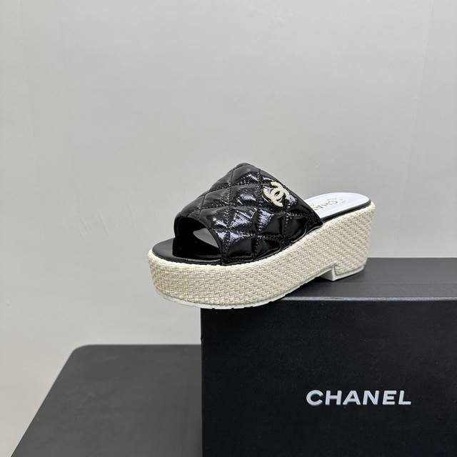 2025Ss Chanel's wedge-heeled thick-soled platform slippers with embroidered diam