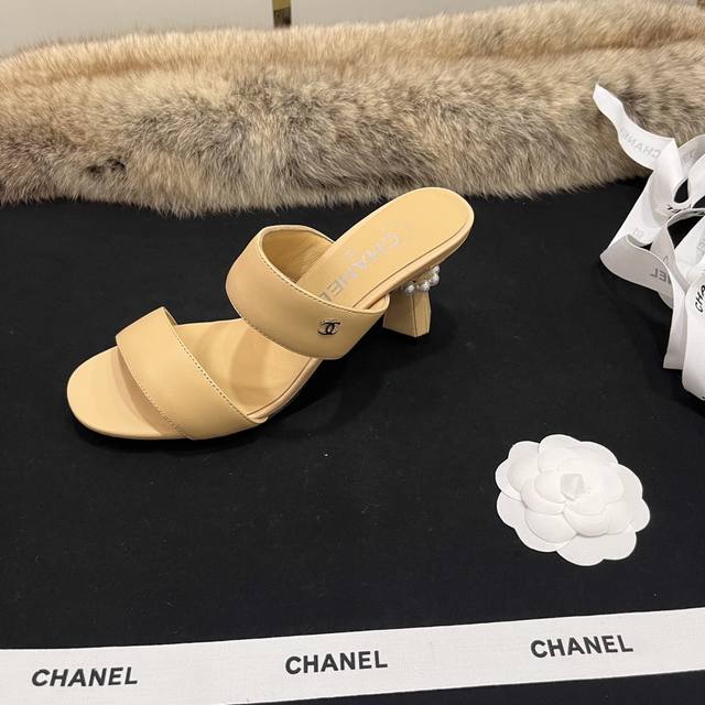 Chanel Coco mid-heeled slippers The unique design shows the immortal Chanel styl