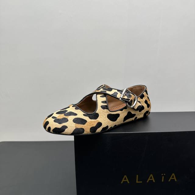 Alaia cross-strap Mary Jane rivet shoes from Paris. Love at first sight. Alaia h