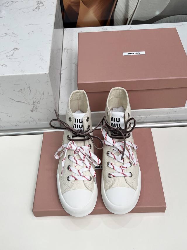 Miumiu25 years latest catwalk short boots classic upgrade comfort and fashion co