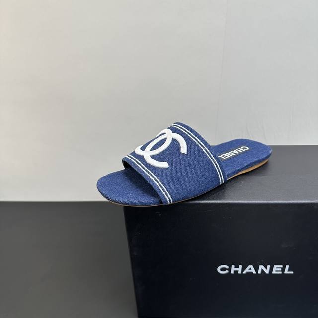 Chanel25C Spring and Summer new denim flat embroidered slippers. Simple and eleg
