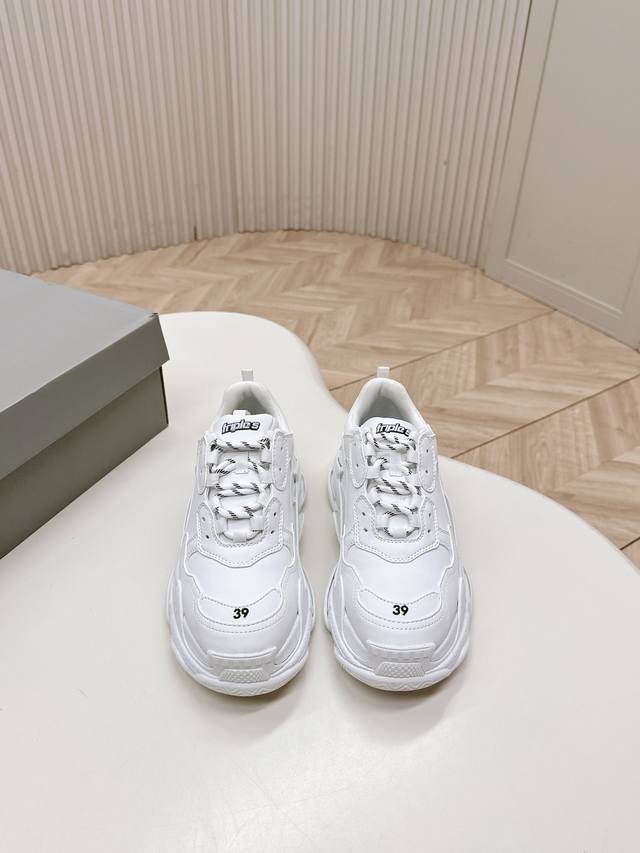 Balenciaga 2025 new Triples Tape Type is coming. The devil's number one dad shoe