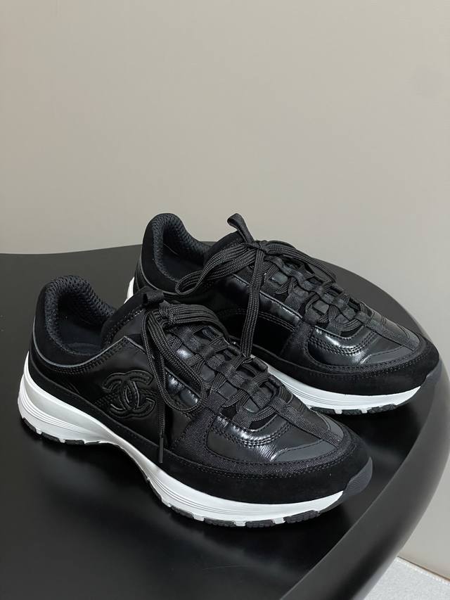 New model for early autumn, Chanel 25A, the latest thick-soled casual sports sho
