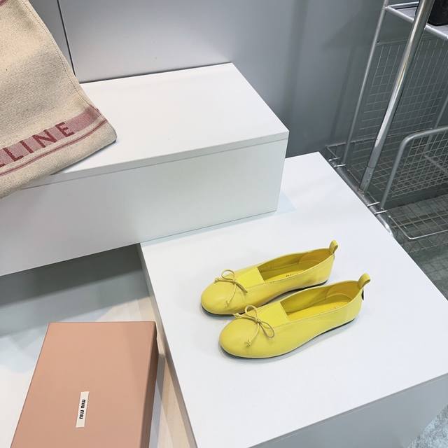 High quality factory! Top quality Miumiu 25 spring and summer new simple retro b
