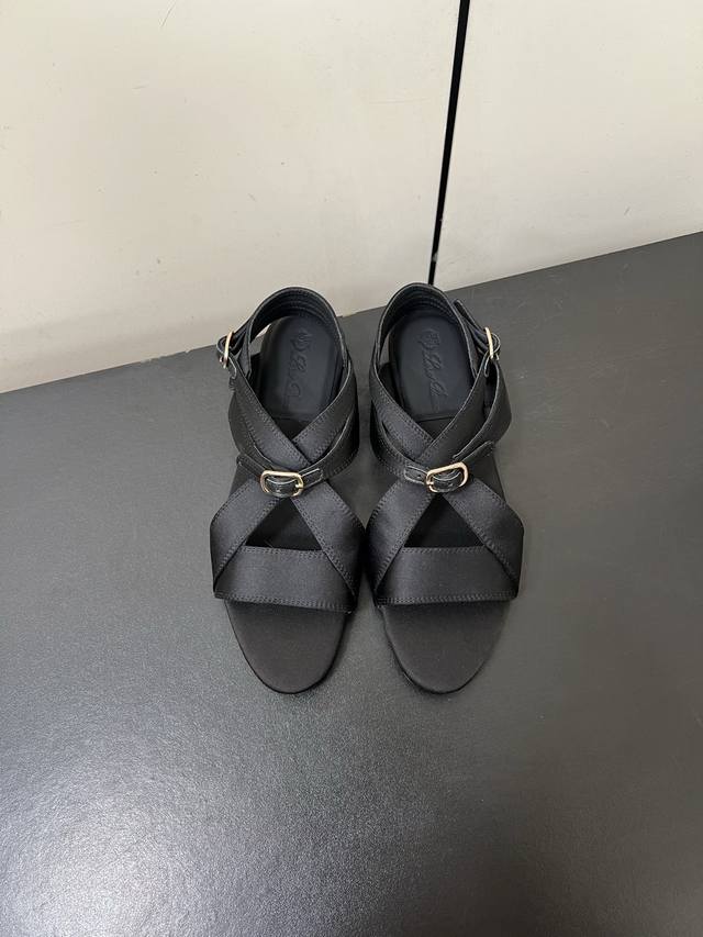Loro Piana Lp new cross silk sandals minimalist style. A very attractive style!