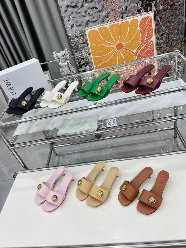 Loewe's new slippers 35-43. Rubber sole 270. Leather sole