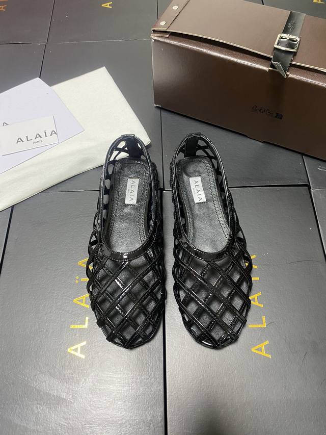 Draw Terms!!! Black Alaia catwalk style ballet flats! sweet and cool ballet styl