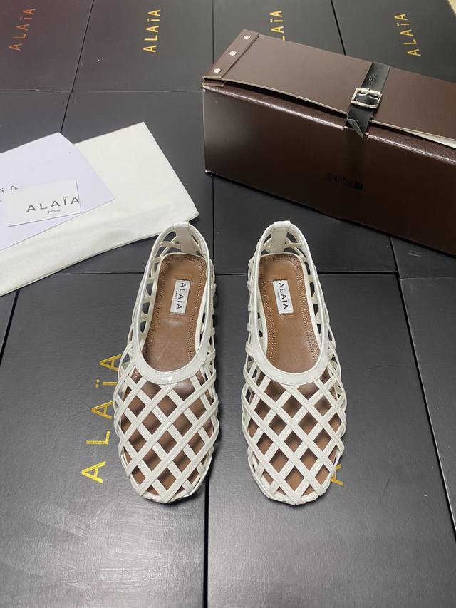 mesh style!!! White Alaia catwalk style ballet flats! sweet and cool ballet styl