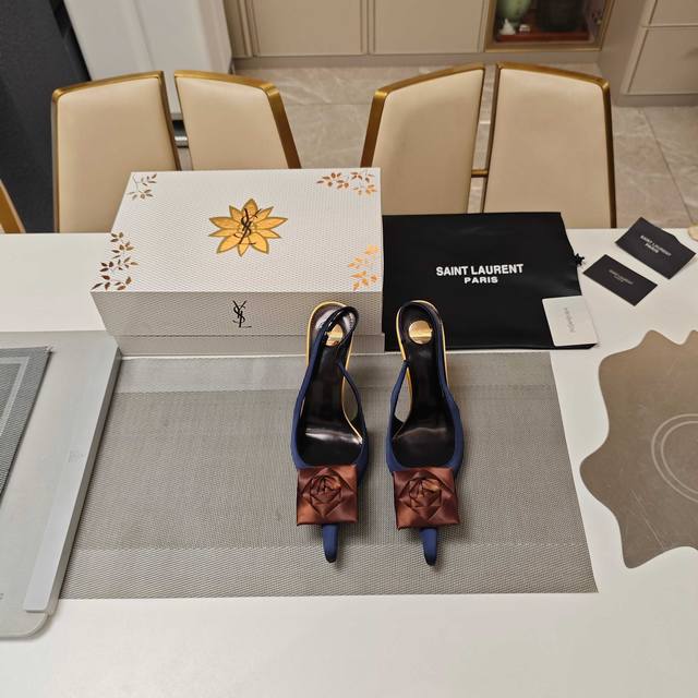 Saint Laurent " Syl Saint Laurent's top version 25Ss, the straight-heeled stilet