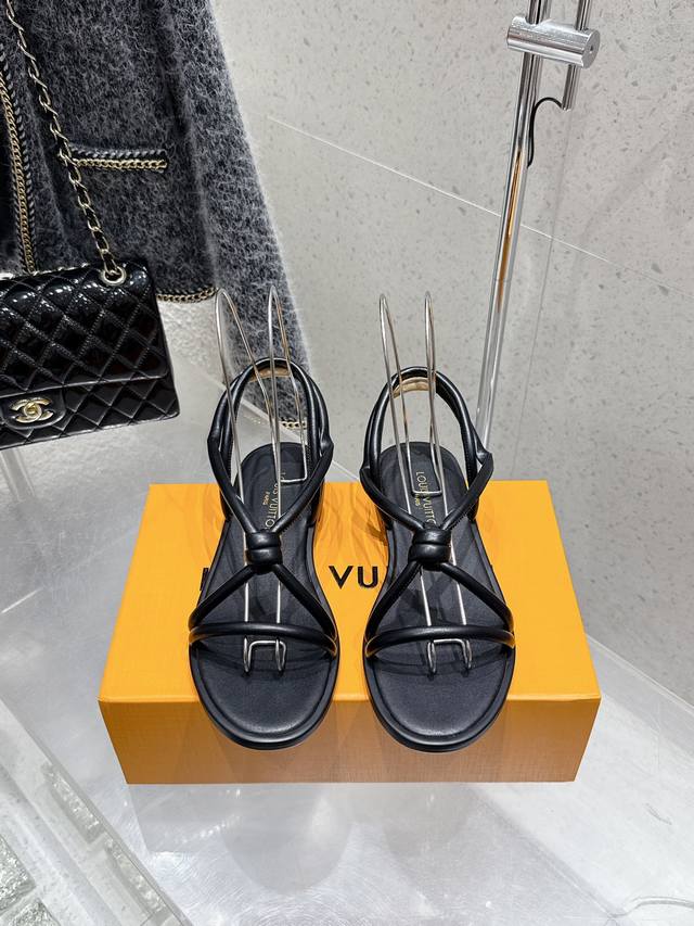 top version Louis Vuitton Lv new simple and fashionable flat sandals Upper: shee