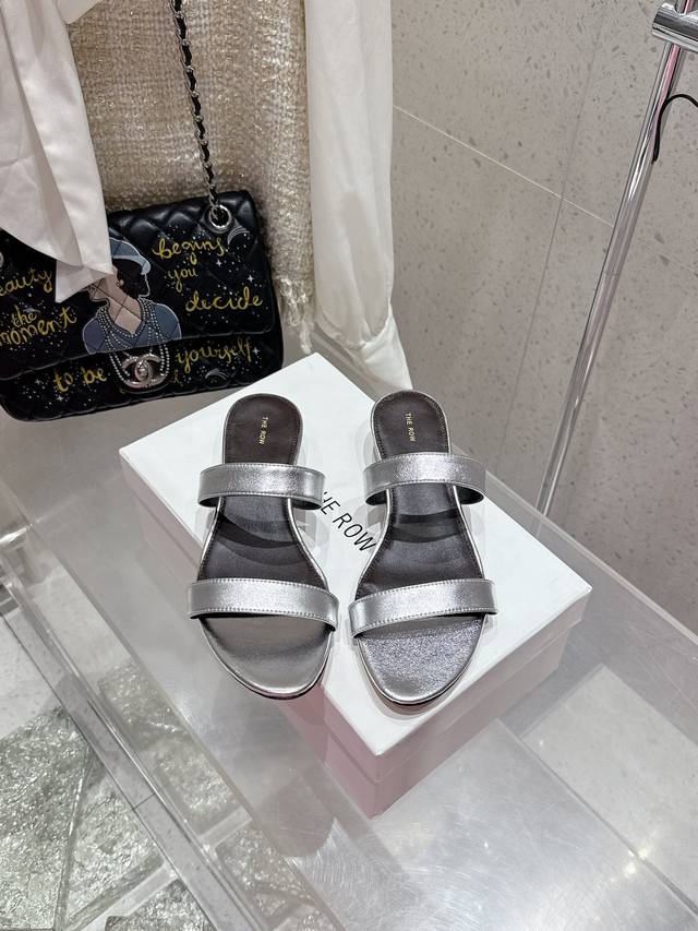 Therow flat slippers will surprise you as soon as you put them on. You won't reg
