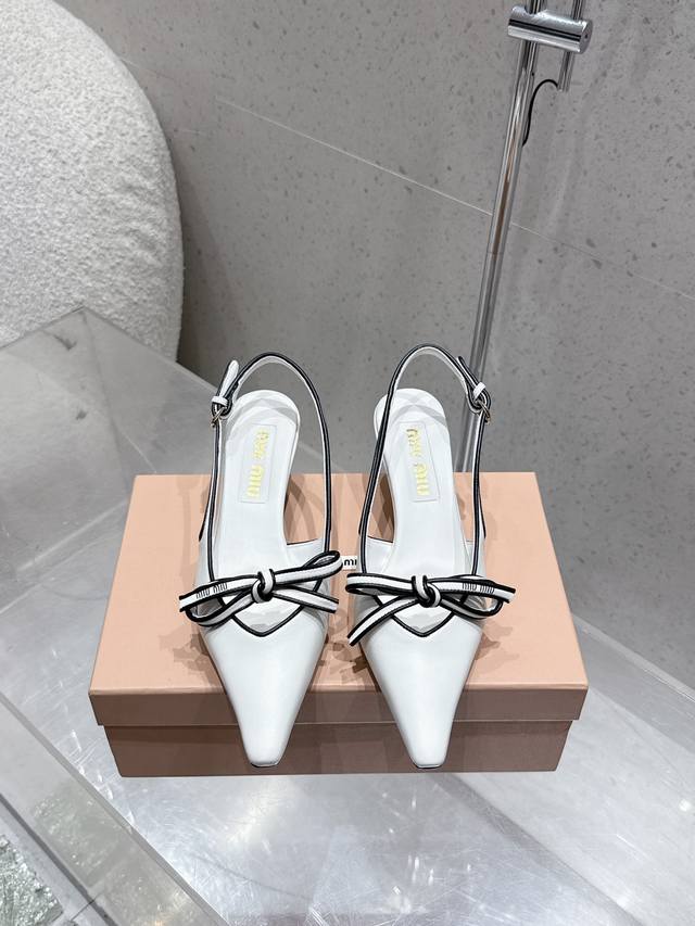 Factory Miumiu 25 Spring and Summer new retro bow high-heeled sandals! Fresh spr
