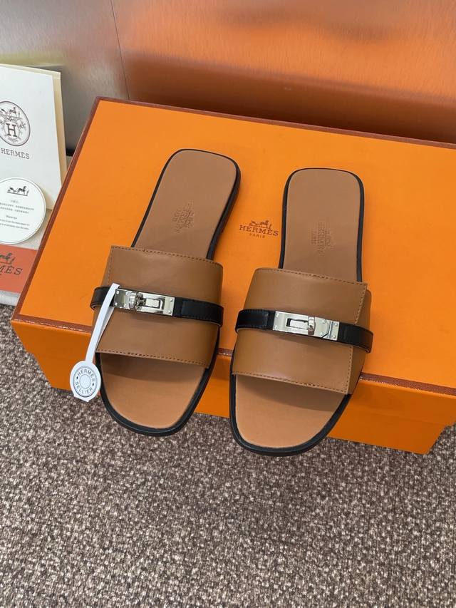 Orange factory price P Classic Kelly metal buckle Giulia sandals The most classi