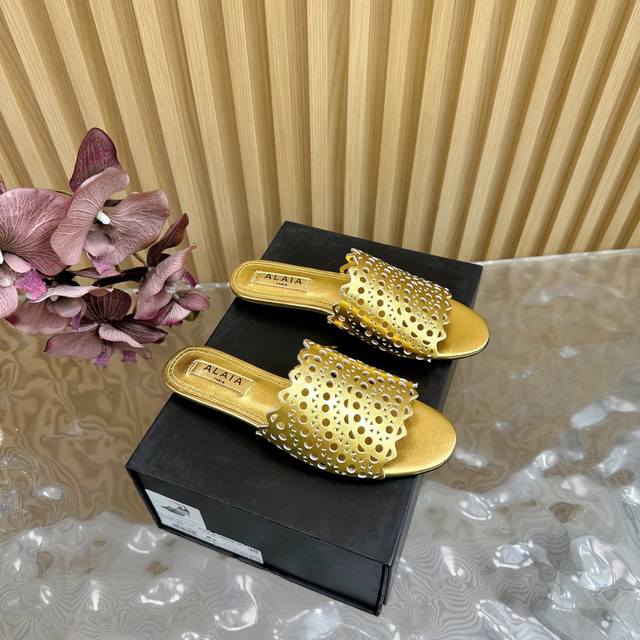 2025 new catwalk style Alaia