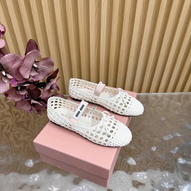 222 Miu Miu's new woven ballet Mary Jane series is now available. Miumiu