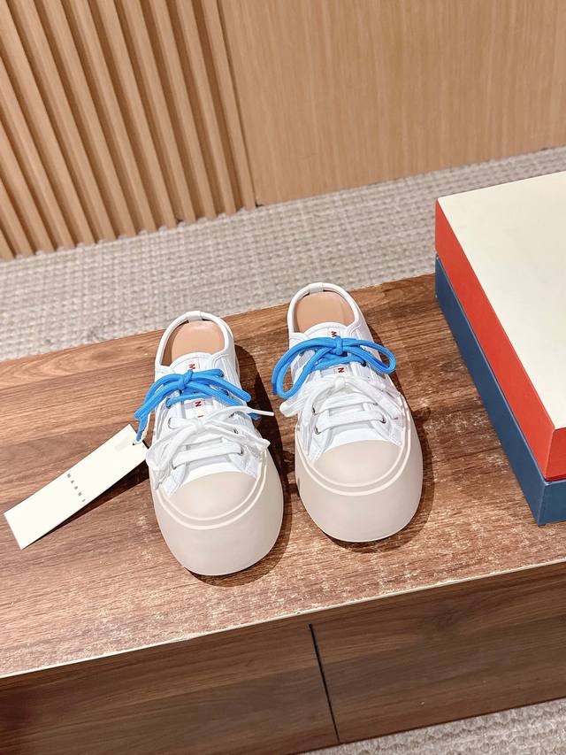 Mani's latest Mary Jane big toe women's shoes are very high-end and comfortable.