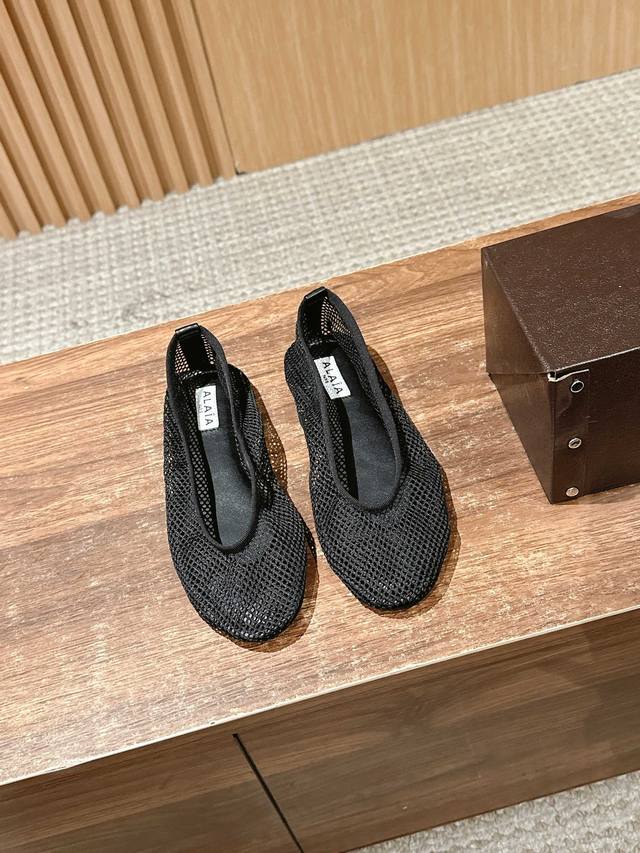 Aleiya's favorite slip-on fishnet shoes Lightweight and breathable Summer relaxa
