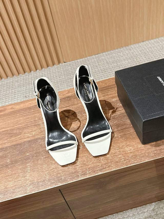 Saint Laurent classic series letter metal heel patent leather sandals. Cow paten