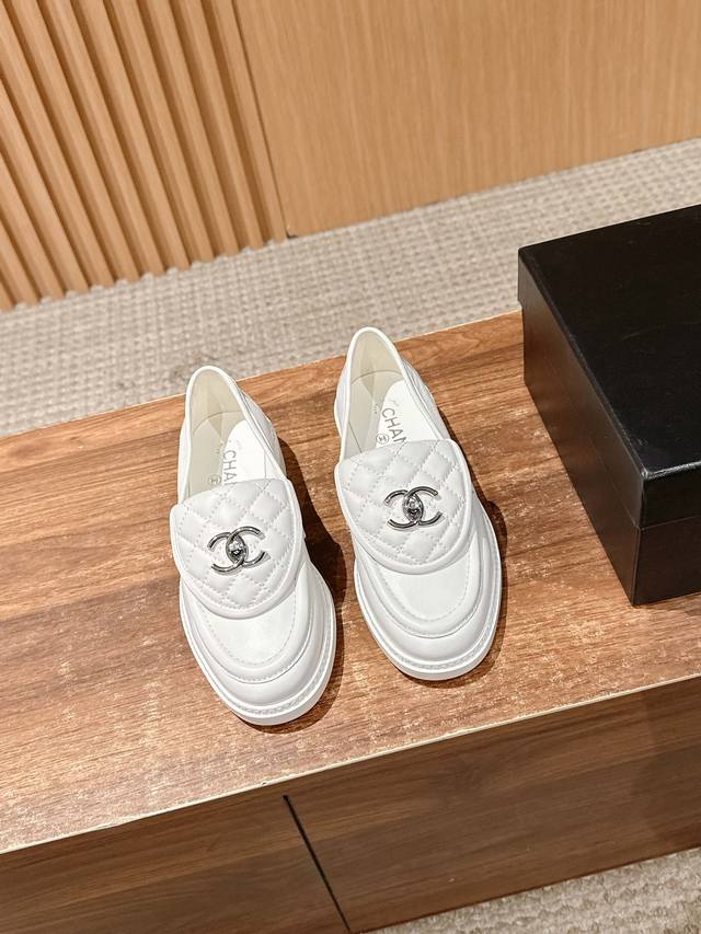Chanel vintage diamond-patterned classic retro sheepskin loafers Diamond-pattern