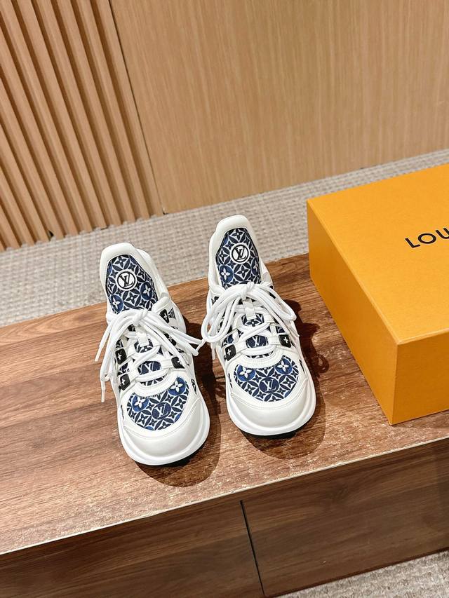 Louis Vuitton #New color dad shoes Dilraba Dilmurat, Zhong Chuxi and Song Yanfei