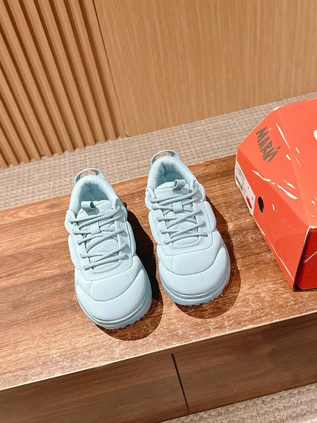 Marni's new co-branded bread sneakers Let me tell you more about the feeling of