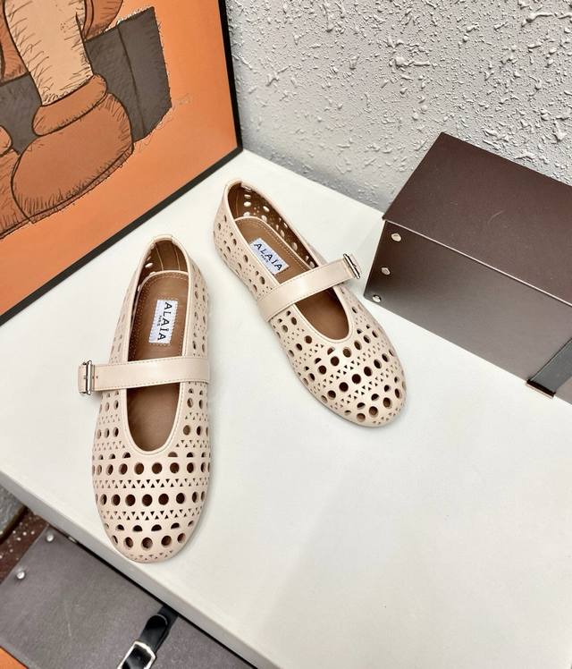 , 25th new Alaia French ballet flat shoes Alaia popular flat shoes, beautiful an