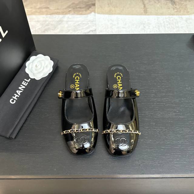 25Fw Spring and Summer new Chanel double C half slippers A classic style that yo