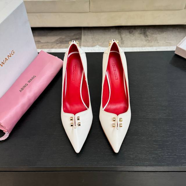 Popular Abing Wang high heels launched this charming item. Beautiful torture dev