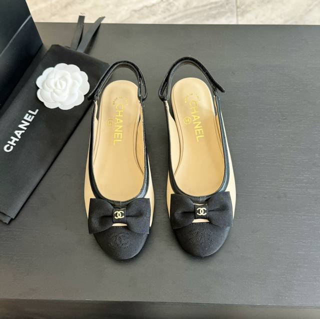 Chane* Ss new handmade series flat shoes with classic double C lock embellishmen