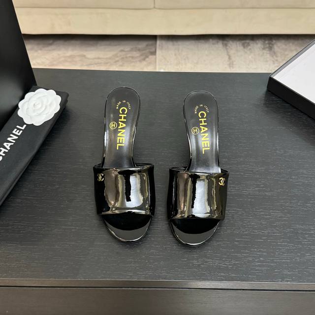 Chanel cross anklet double C metal pearl mid-heel slipper sandals A very classic