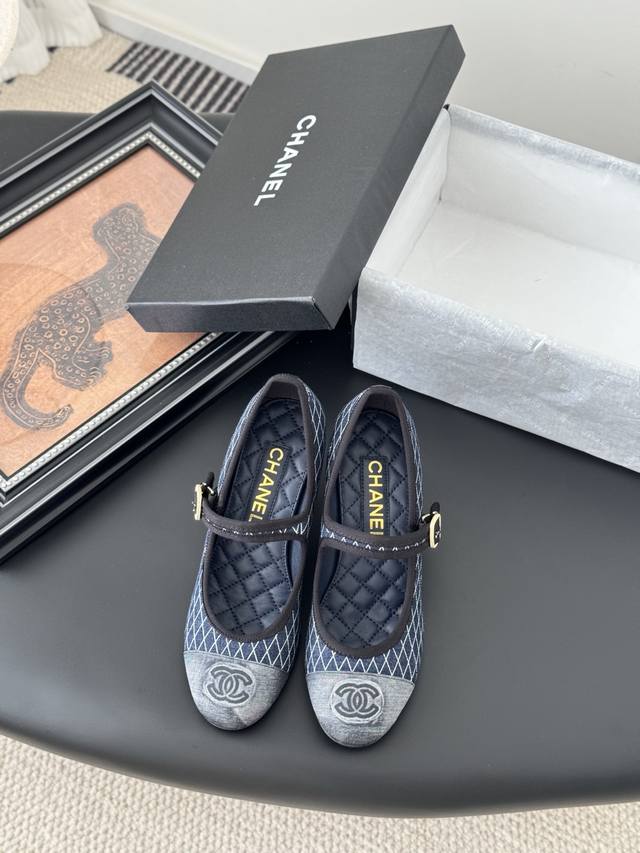 Chanel 25S catwalk style Mary Jane shoes Simple yet sweet and playful! Corduroy