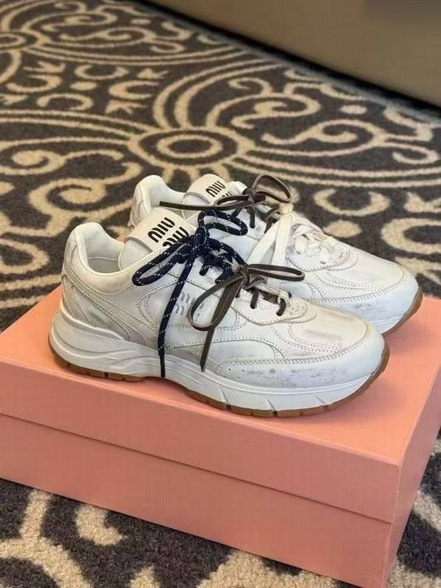 Miumiu X Nb has a new joint sneaker! ! The previous Miu Miu X New Balance joint