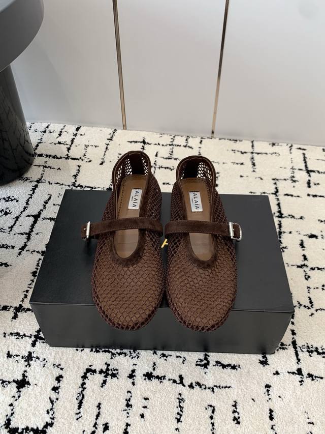 Factory, sheepskin mesh style! Alaia catwalk style ballet flats! Sweet and cool
