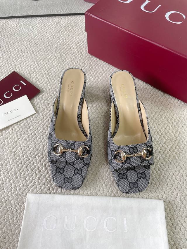 Gucci Women's Horsebit Horse Mouth Slippers This unique shoe is made of premium