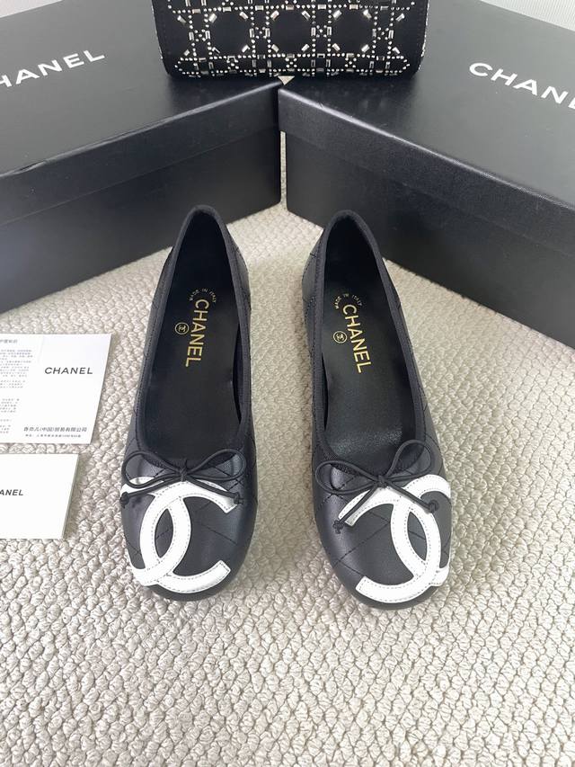 Chanel 25P new bow ballet shoes! The classic among classics is perfect whether i