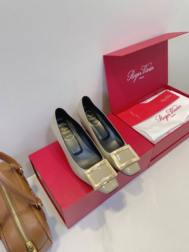 Roger Vivier Rv's Real Fragrance Series ~ French square buckle 4.5cm mid-heel is