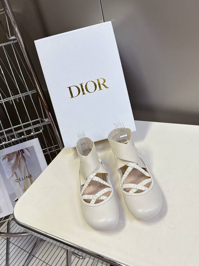 Dior 25 Spring/Summer new ballet shoes dancing shoes are recommended by many cel