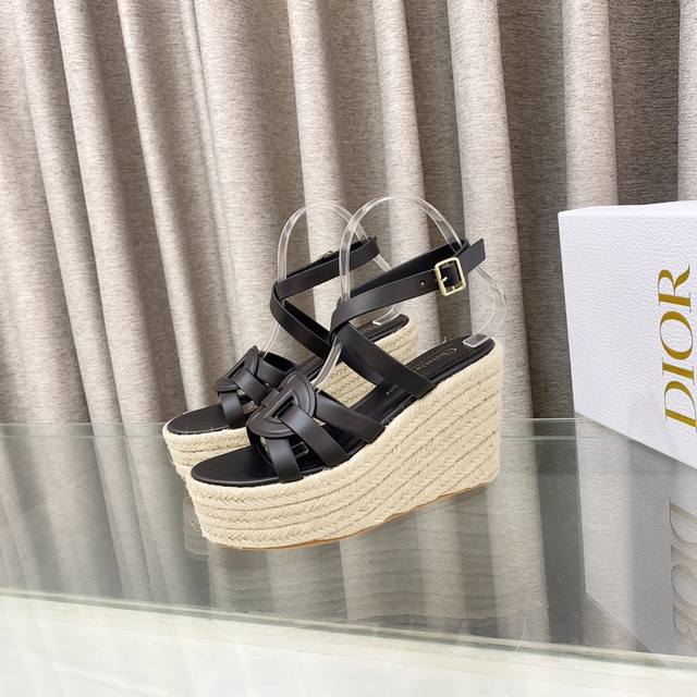 Dior 2025 Spring and Summer New D-Club Jelly Color Hollow Layered Cross Strap Th