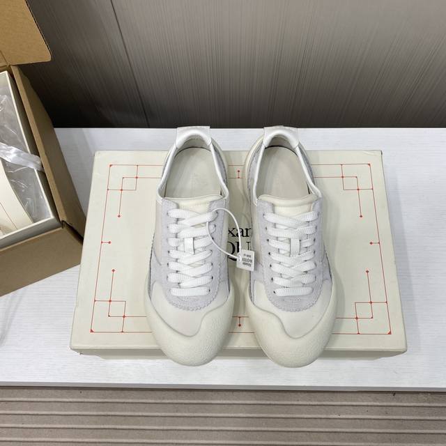 factory price P official website synchronized airplane box packaging McQueen 24S