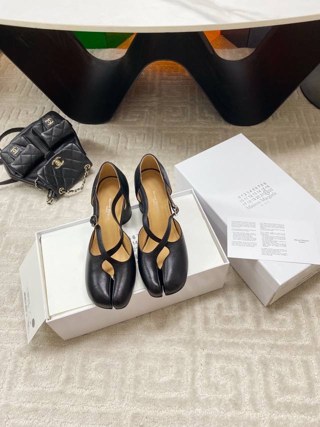 Factory Maisonmargiel* Margiela split-toe cross-strap high-heeled shoes The pig'